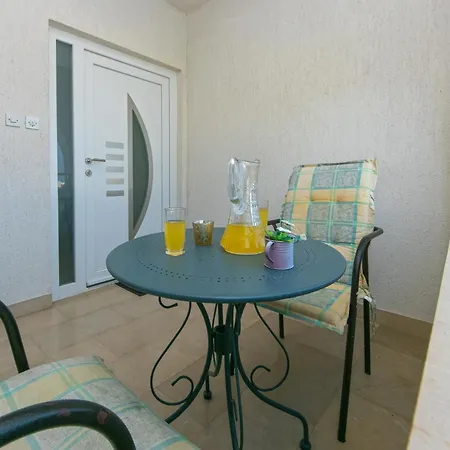 2 * Makarska