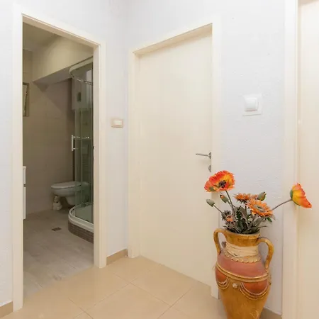 2 Apartment *