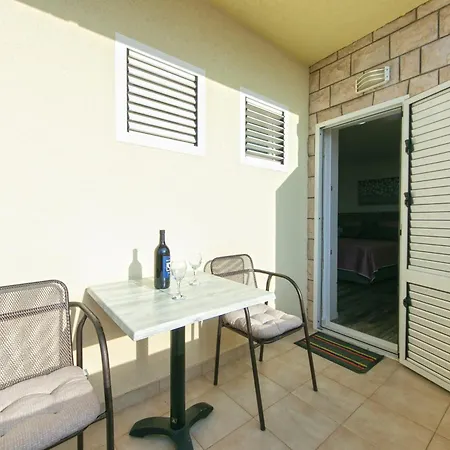 2 * Makarska