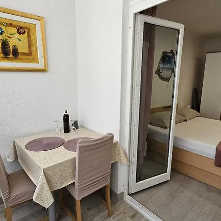 2 Apartment *